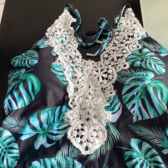 Women's Blooming Jelly One Piece Lace V Neck Swimsuit Large NWOT - Picture 2 of 6